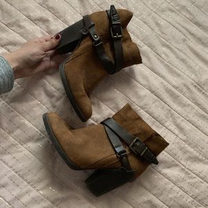 BROWN HEELED BOOTIES
